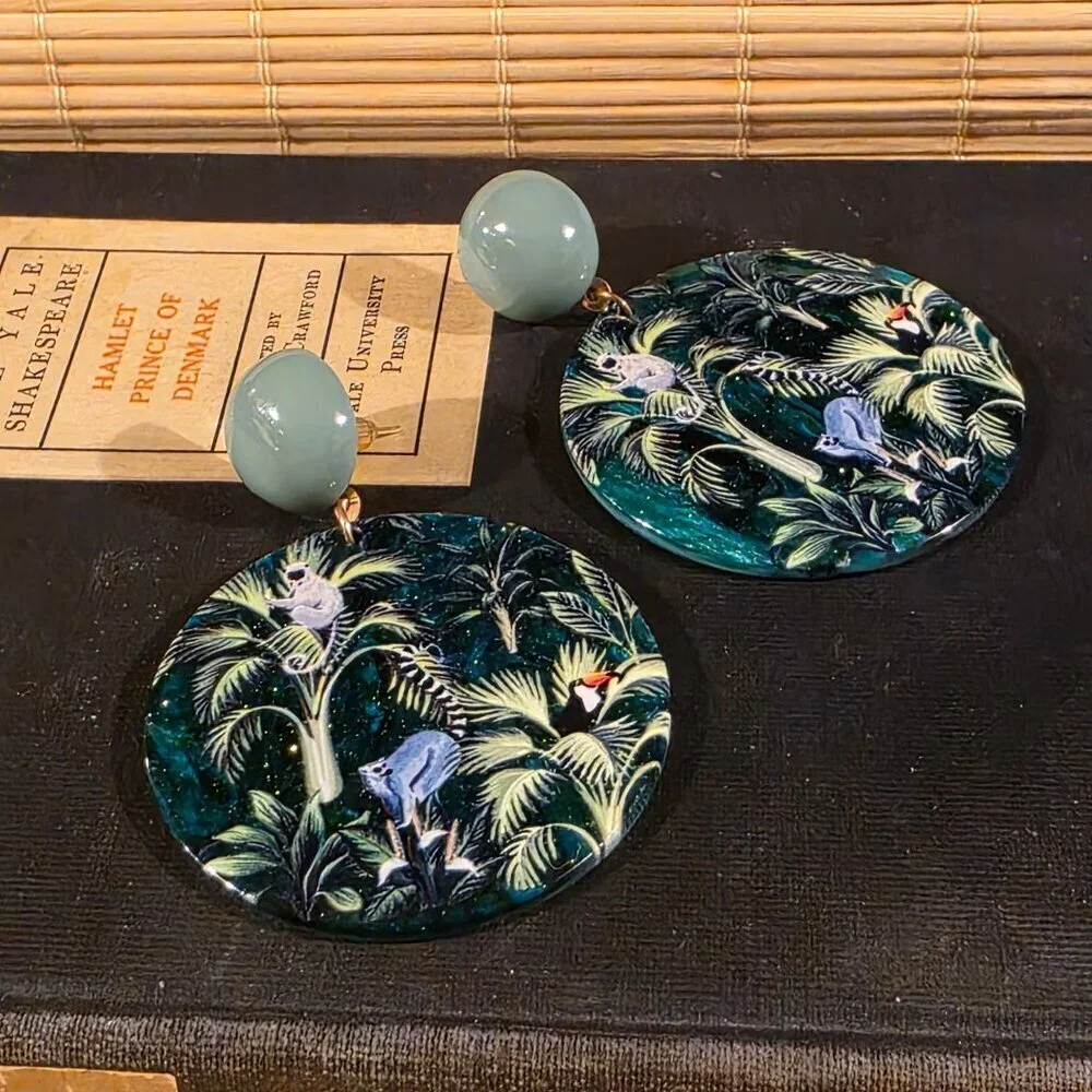 Retro 80s Style Tropical Jungle Animals Vintage Lucite Pendant Dangle earrings